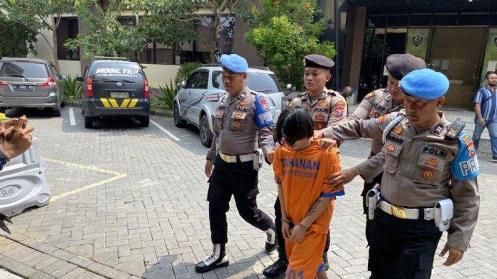 Salah satu pelaku aksi tawuran saat dibawa ke Mapolresta Sidoarjo