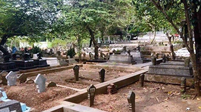 Sejumlah makam di Komplek Pemakaman Bergota Kota Semarang