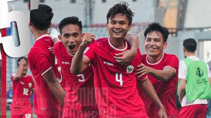 Timnas Indonesia ungguli Australia. Hasil skor pertandingan Timnas Indonesia vs Australia adalah 1-0 di akhir babak pertama laga kedua Grup A Piala Asia U-23 2024, Kamis (18/4/2024) malam 