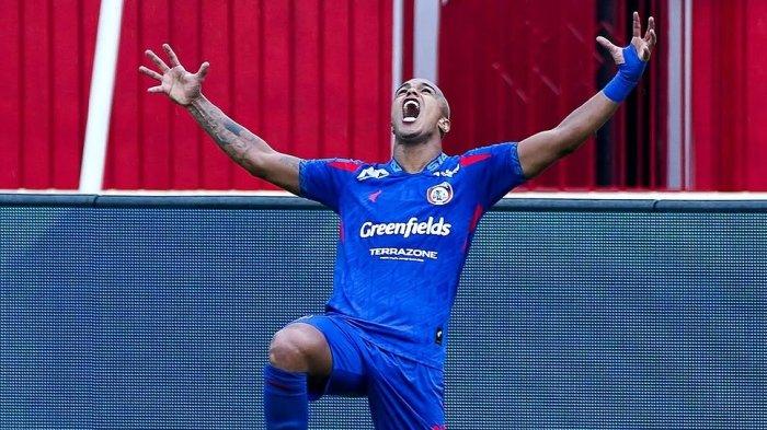 Selebrasi Wiliam Marcilio dalam laga Arema FC vs Persis Solo, pekan 14 Liga 1 2024 di Stadion Soepriadi, Kota Blitar, Kamis (12/12/2024).