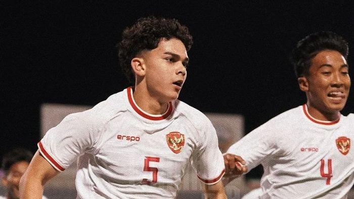 Selebrasi pemain Timnas Indonesia U-17, Mathew Baker, saat mencetak gol ke gawang Kuwait di Abdullah Alkhalifa Alsabah Stadium, Rabu (23/10/2024). Pada laga Kualifikasi Piala Asia U-17 2025 ini, Indonesia menang 1-0 atas Kuwait.