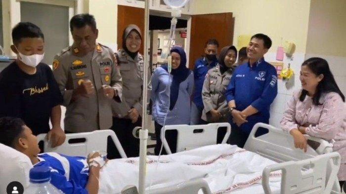 Senyum FF siswa SMP Cilacap di hadapan anggota Polresta Cilacap yang berkunjung