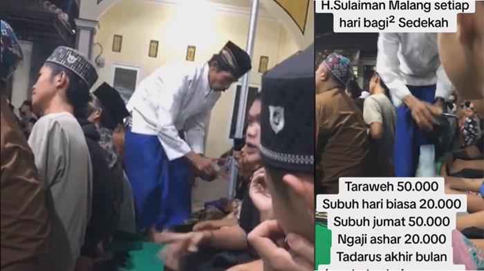 Seorang pria membagikan uang kepada jemaah tarawih