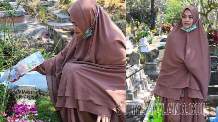 Siti Mardyan (54) berdoa dan bersimpuh di makam anaknya Mitha Maulidia (26) yang menjadi korban Tragedi Kanjuruhan di TPU Kasin, Kota Malang, Rabu (27/9/2023). Mitha Maulidia tewas usai menonton sepakbola antara Arema FC VS Persebaya Surabaya di Stadion Kanjuruhan 1 Oktober 2022.