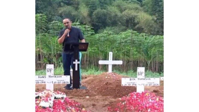 Sosok anak bungsu Rita dan Hans di pemakaman kedua orang tuanya