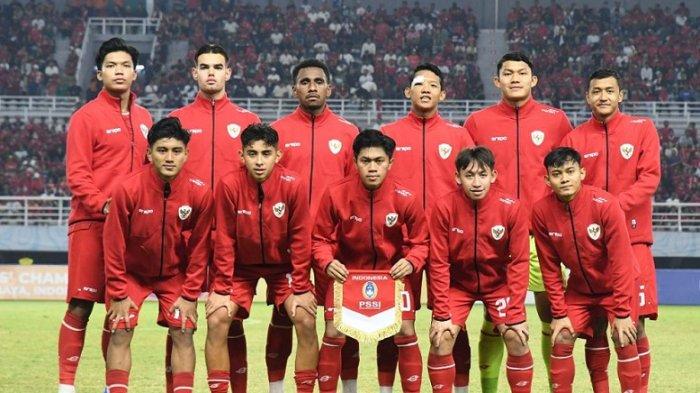 Starting eleven Timnas Indonesia U-19 saat melawan Timnas Thailand U-19 dalam laga final ASEAN Cup U-19 2024 atau Piala AFF U-19 2024 di Stadion Gelora Bung Tomo, Surabaya, Senin (29/7/2024).