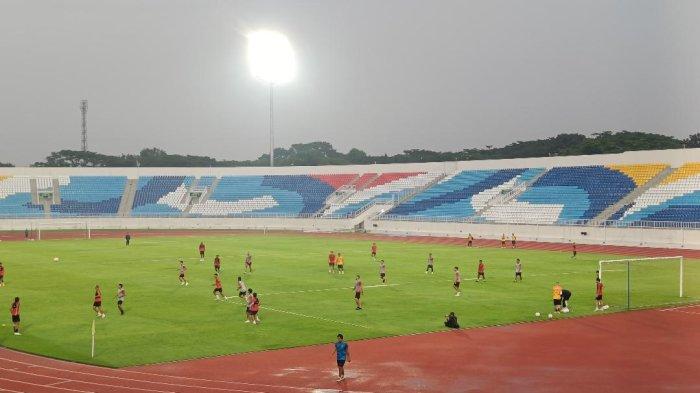 LATIHAN SINGO EDAN - Suasana Stadion Kanjuruhan saat digunakan latihan perdana Arema FC, Kamis (27/3/2024). Besar kemungkinan stadion ini akan dipakai Singo Edan untuk menggelar sisa laga di Liga 1 2024/2025.