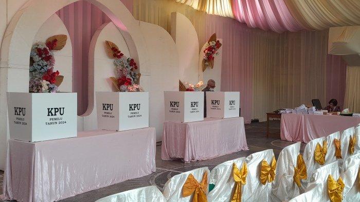 Suasana TPS 20 di Jalan Pandan, Kota Malang, yang bernuansa Valentine, Rabu (14/2/2024).
