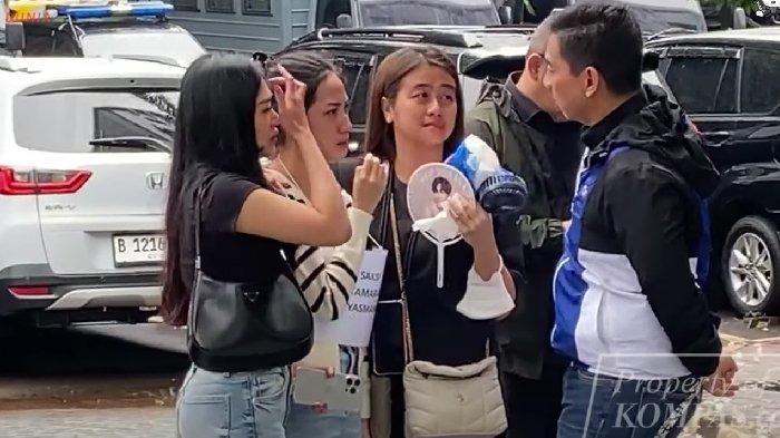 Tamara Tyasmara sempat menangis saat rekonstruksi