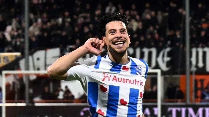 Thom Haye, gelandang Timnas Indonesia, saat membela SC Heerenveen di Liga Belanda.