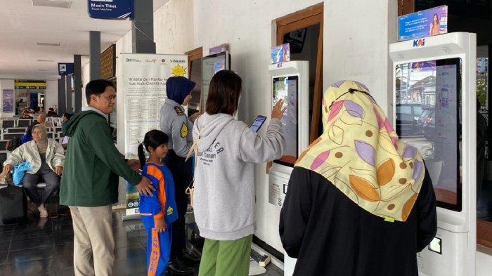Tiket Kereta Api Masa Liburan Natal dan Tahun Baru 2024 Bisa Dipesan