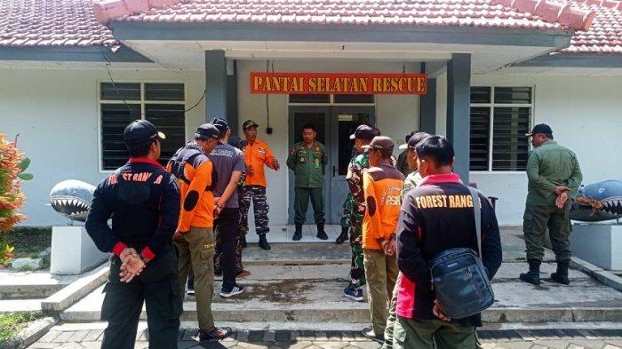 Tim gabungan melakukan koordinasi untuk mencari mahasiswa IPB yang hilang di Pulau Sempu, Kamis (28/12/2023).