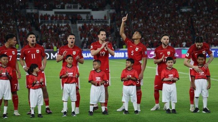 TIMNAS INDONESIA - Skuad Timnas Indonesia sebelum melawan Bahrain di Jakarta, Selasa (25/3/2025).  Indonesia kena sanksi FIFA imbas laga Bahrain.