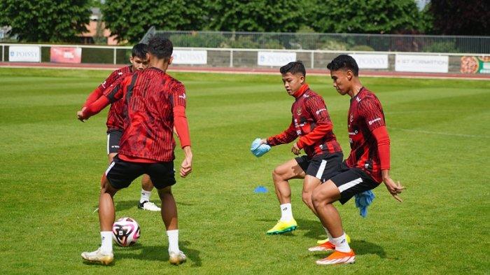 Timnas Indonesia U-23 latihan perdana di Stade Leo Lagrange, Besancon, Perancis, Senin (6/5/2024) siang waktu setempat.