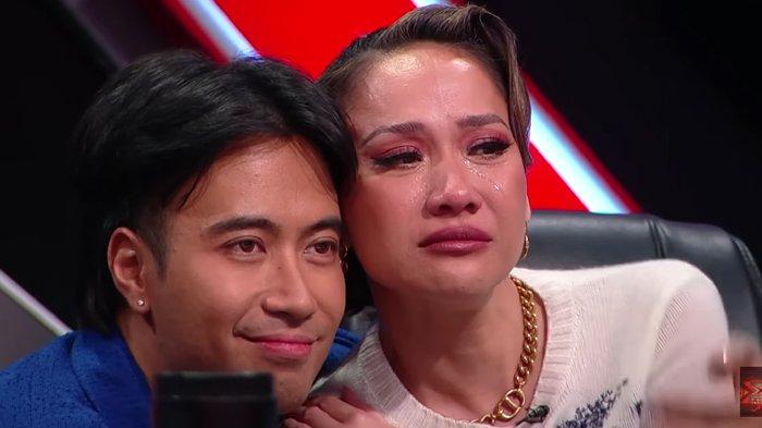 Vidi Aldiano menenangkan BCL yang nangis nyesek