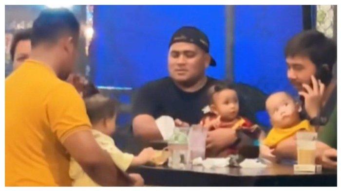 Viral bapak-bapak ngopi bawa anak-anak. (TikTok ig.desiindahsyft)