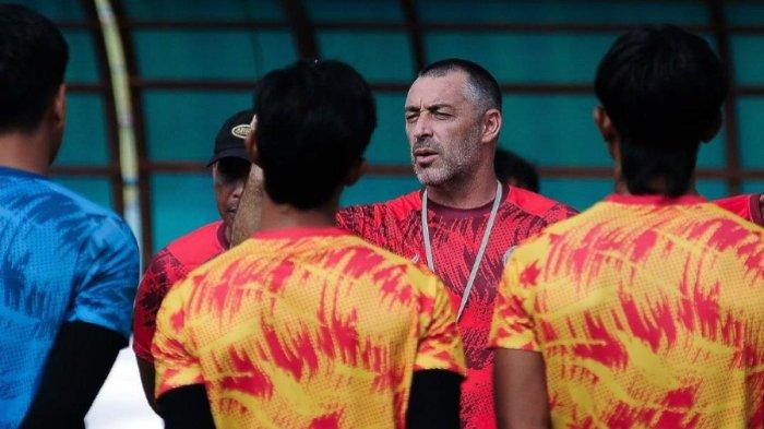 Ze Gomes Mulai Pimpin Latihan Arema FC, Aremania Justru Soroti Pemain Asing yang Belum Dikenalkan