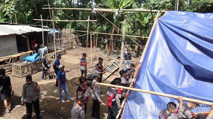 Polisi sekadar membongkar arena judi sabung ayam di Desa Tegalsari Kecamatan Kepanjen, Kabupaten Malang, Minggu (4/2/2024) sekitar pukul 08.30 WIB.