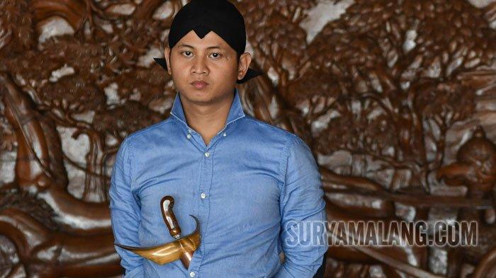 Bupati Trenggalek Mochammad Nur Arifin saat prosesi serah terima pusaka di Pendapa Kabupaten Trenggalek dalam rangkaian Hari Jadi ke-825, Jumat (30/8/2019).