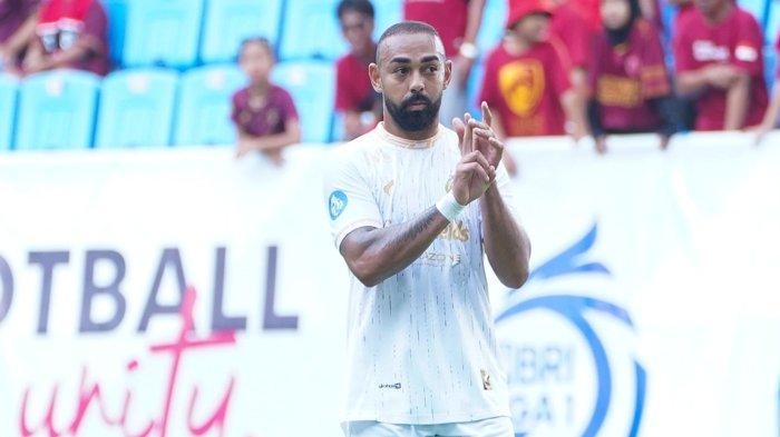 Dalberto menjadi pencetak gol kemenangan perdana Arema FC di Liga 1 . Gol di laga melawan PSM Makassar itu dicetak di hari ulang tahunnya