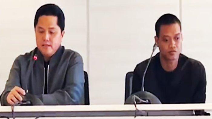 Ketua Umum PSSI Erick Thohir saat memberikan keterangan pers terkait dukungan bantuan untuk membuka usaha bagi mantan kiper Arema FC dan Timnas Indonesia, Kurnia Meiga