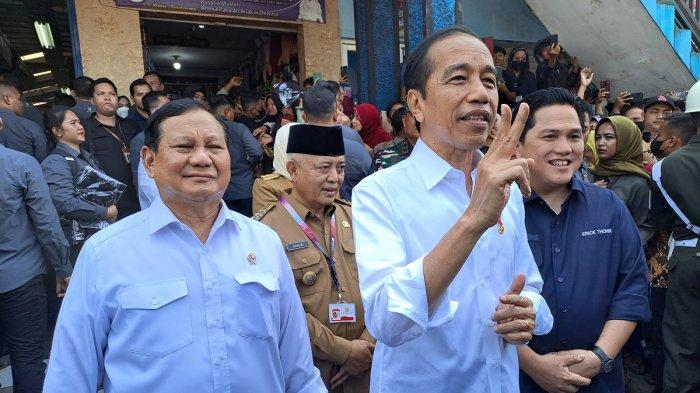 Jokowi bersama Prabowo Subianto dan Erick Thohir mengunjungi Pasar Bululawang Malang