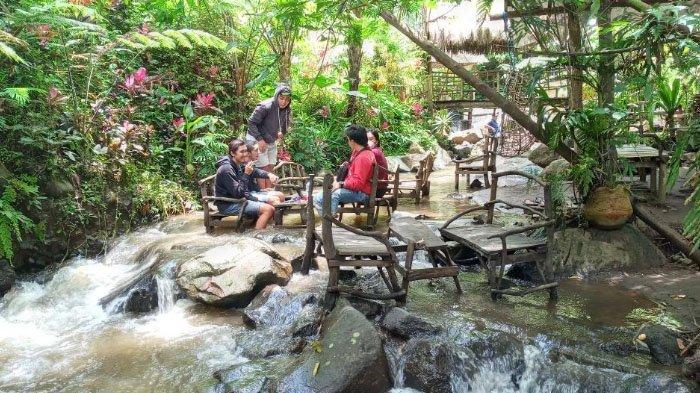 Kafe Ketjeh di area Coban Jahe, Kecamatan Jabung, Kabupaten Malang.