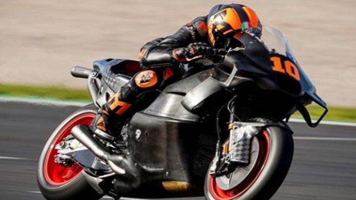Luca Marini yang dipercaya menggantikan posisi Marc Marqez di tim Repsol Honda menjalani tes Valencia dengan motor baru Honda yang memiliki banyak perubahan signifikan untuk MotoGP 2024