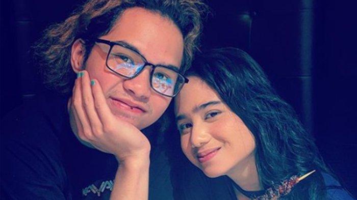 Musisi Dul Jaelani (kiri) dan aktris peran Tissa Biani (kanan) pasangan kekasih muda