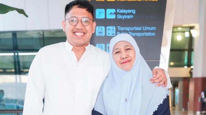 Khofifah Indar Parawansa bersama sang putra, Yusuf Mannagalli.