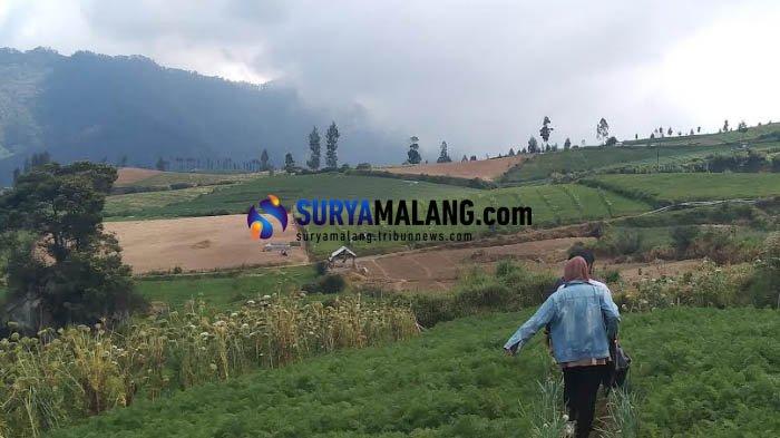 Wisatawan berkunjung ke lokasi Brakseng di Bumiaji, Kota Batu. Sektor pariwisata menjadi andalan Pemkot Batu mendongkrak pendapatan asli daerah.