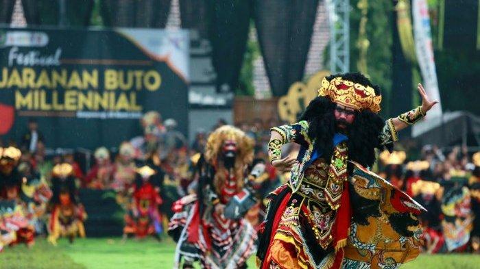 Kaum Milenial Banyuwangi Lestarikan Tarian Jaranan Buto Secara Kolosal  Flasmob Di Lapangan Kradenan - Surya Travel