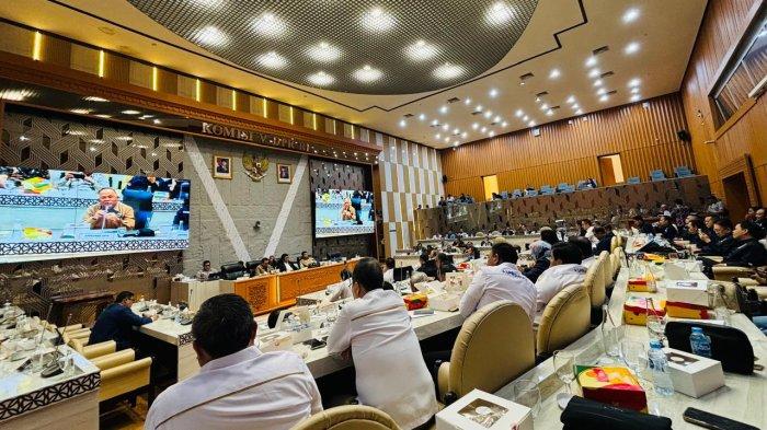 Suasana Rapat Dengar Pendapat Umum Komisi V DPR RI dengan DPP Asosiasi Pengembang Perumahan Dan Permukiman Seluruh Indonesia(APERSI) Jatim