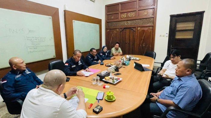 Dewan Pimpinan Daerah (DPD) Asosiasi Pengembang Perumahan dan Permukiman Seluruh Indonesia (APERSI) Jawa Timur menyampaikan sejumlah aspirasi kepada anggota DPD RI asal Jawa Timur, AA La Nyalla Mahmud Mattalitti, Kamis (30/5/2025).