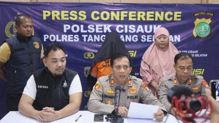 Seorang ibu rumah tangga berinisial ERM (40) diamankan aparat Polsek Cisauk, Polres Tangerang Selatan, usai terbukti melakukan tindak pidana penipuan dan penggelapan terhadap dua usaha mobil rental. (Tribun Tangerang/Ikhwana)