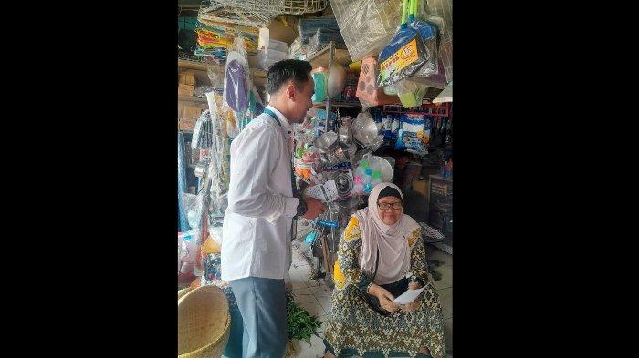 Agen Pegadaian UPC Balaraja Centre Cabang Cikupa mengadakan kegiatan canvassing dan pembagian brosur di Pasar Gembong, Balaraja, Kabupaten Tangerang. Kegiatan ini adalah untuk memastikan masyarakat mengetahui keberadaan Agen Pegadaian di lingkungan mereka serta memudahkan mereka dalam mengakses berbagai layanan jasa keuangan.