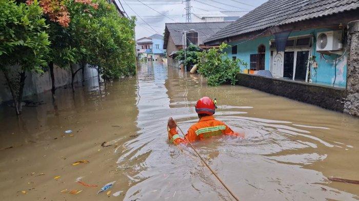 Berangsur Surut, Wilayah Kota Tangerang yang Terendam Banjir Tersisa 3  Titik - Tribuntangerang.com