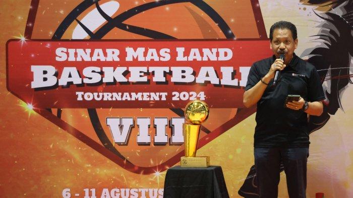 Managing Director President Office Sinar Mas Land Dony Martadisata membuka turnamen turnamen basket antarmedia dan ekosistem digital hub SMLBT 2024 di lapangan basket The Breeze BSD City, Cisauk, Kabupaten Tangerang-Banten, Selasa (6/8/2024).