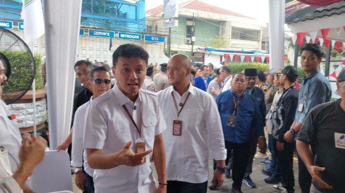 Faldo Maldini dan Fadhlin di area kantor KPU Kota Tangerang tampak terlihat.
