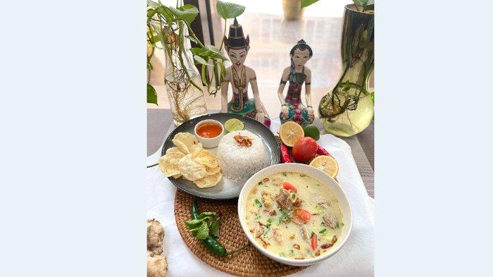 Menu Soto Betawi yang dihadirkan Swiss-Belinn Airport Jakarta dalam peluncuran tema kuliner 'Flavorful Journeys'.