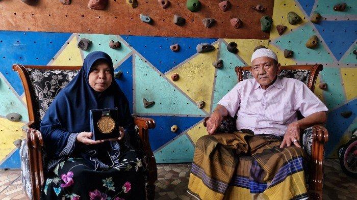 Hasanuddin Masud (kiri) dan Nurhayati Rasyid (kanan) saat ditemui TribunTangerang.com di kediamannya di kawasan Cibodas, Kota Tangerang, Banten, Minggu (10/8/2024).