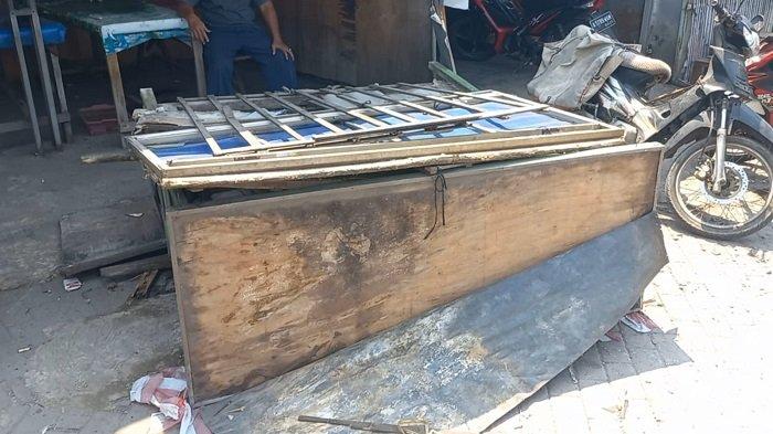 Kondisi beberapa fasilitas yang ada di Pasar Kutabumi Tangerang yang mengalami kerusakan setelah diserang oleh ratusan ormas hingga mengakibatkan para pedagang mengalami kerugian hingga ratusan juta