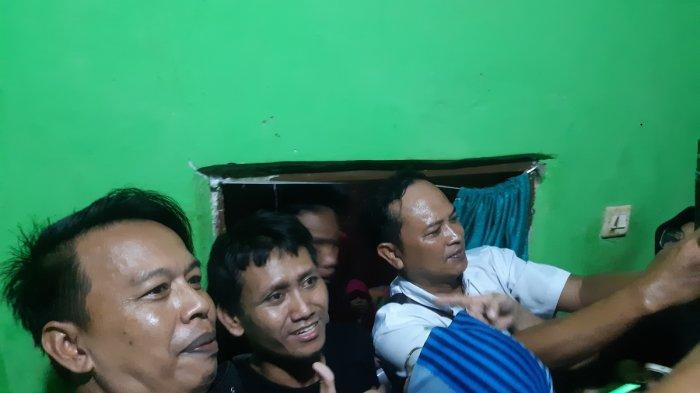 Pegi Setiawan menyapa warga Desa Kepongpongan, Kecamatan Talun, Kabupaten Cirebon, Jawa Barat.