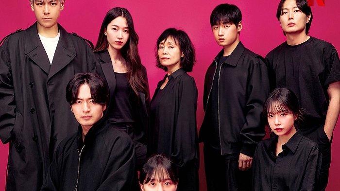 Para pemeran Squid Gama musim kedua antara lain   Lee Byung Hun, dan Wi Ha Joon, Im Siwan, Kang Ha Neul, Park Sung Hoon, dan Yang Dong Geun. Sedangkan Lee Jung Jae melalui agensinya menyatakan bahwa artisnya tidak terlibat dalam Squid Game 2.