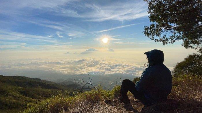 Bentang alam yang bisa dinikmati dari Pos 3 Gunung Sumbing via Kaliangkrik.