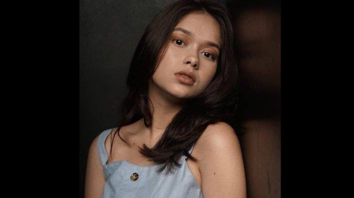 Rebecca Klopper dikabarkan bubaran dengan Fadly Faisalm pasca beredarnya video syur mirip dengannya. 