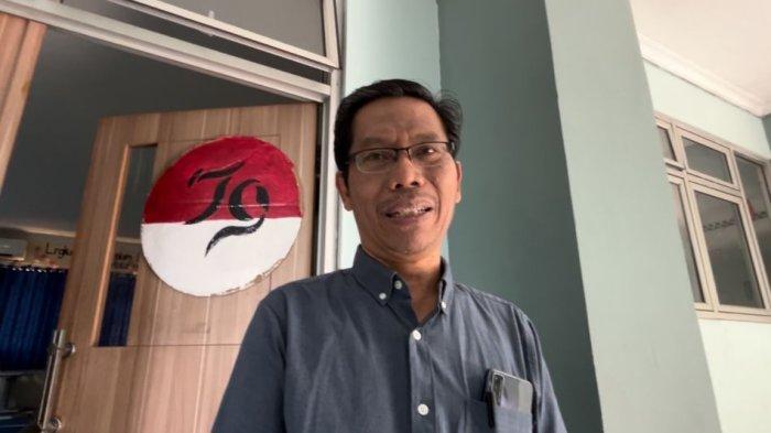 Muslih (58) kepala sekolah SMPN 8 Tangsel