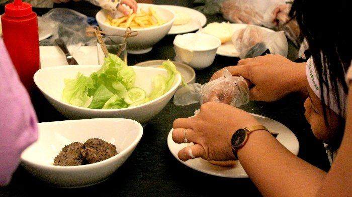 VIVERE Hotel, ARTOTEL Curated menggelar kegiatan Smiles & Sprinkles yang berlangsung di Yin & Yum All Day Dining Lantai 8, Sabtu (28/6/2025). Kegiatan untuk mengisi liburan sekolah ini berisi cooking class dan edukasi kesehatan gigi.