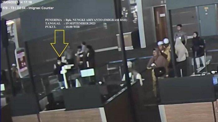 rekaman CCTV dan pemeriksaan internal terhadap pegawai yang bertugas pada tanggal 15 September 2023, rombongan Muchamad Iqdam Cholid Ridlo (Gus Iqdam) terdiri dari empat pria, dan satu wanita.