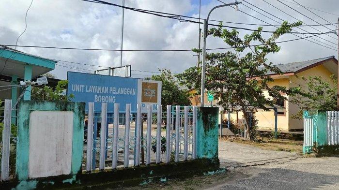 Kantor Unit Layanan Pelanggan (ULP) Bobong, di Pulau Taliabu, Maluku Utara. Kepala ULP PLN Bobong, Joko Kariono mengatakan belum ada case untuk mengaliri listrik di Taliabu Selatan.
